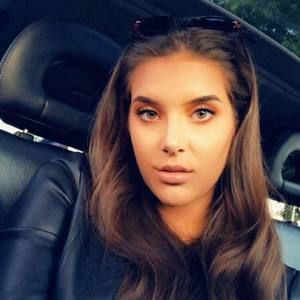 Meet your Posher, Caitlin